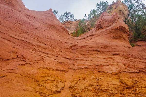 Farbenfrohe Felsformationen in roussillon, provence, franz — Stockfoto