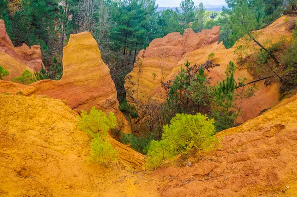 Färgglada klippformationer i Roussillon, Provence, Frankrike — Stockfoto
