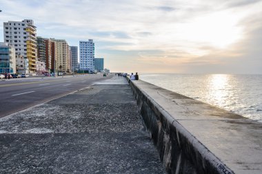 Havana, Küba'da Malecón gün batımı