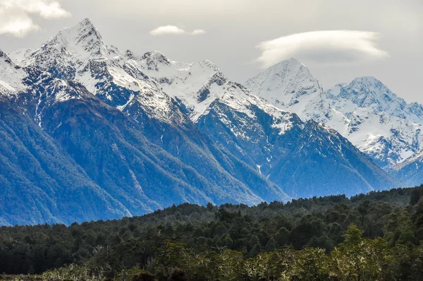 Pics enneigés sur la route de Milford, Nouvelle-Zélande — Photo