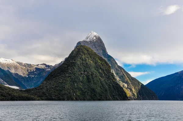 Der Gehrungsgipfel im Milford-Sound, Neuseeland — Stockfoto