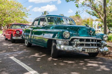 Havana, Küba - 1 Nisan 2016: Renkli eski otomobil Havana, Küba