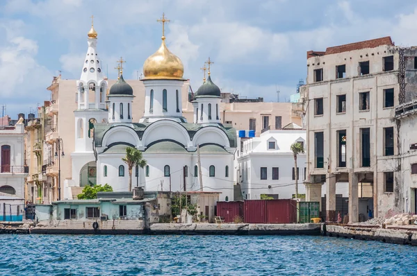 Λευκό Ορθόδοξης Εκκλησίας στην παραλία της Αβάνα, Κούβα — Φωτογραφία Αρχείου
