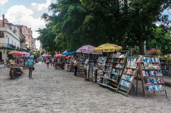 Книжкового ринку в Лас-Плаза де Армас, Гавана, Куба — стокове фото