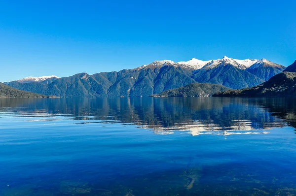 反射在湖上新西兰 — 图库照片