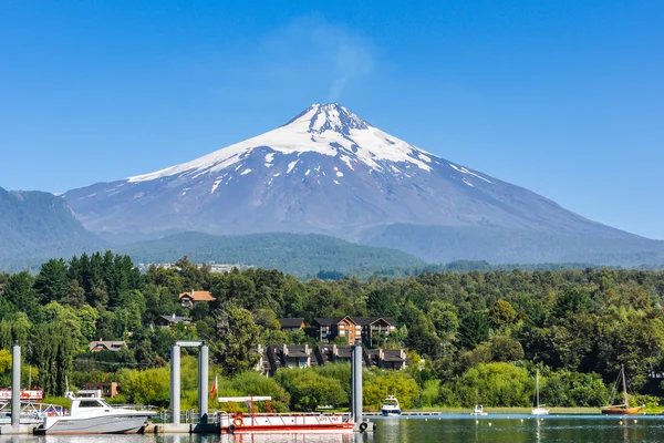 Pucon, Şili Villarrica volkanın görünümü