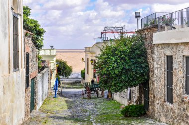 Uruguay'nın Colonia del Sacramento sokak görünümü