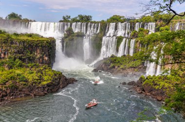 Tekneler etrafında Iguazu Falls, Arjantin