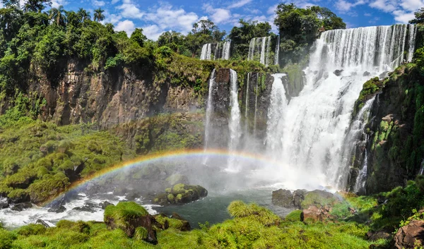 Regenboog in Iguazu Falls, Argentinië — Stockfoto