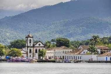 Paraty, Brezilya için denizden görüntülemek