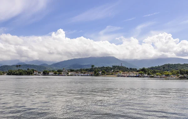 Vista desde el mar en Paraty, Brasil — Foto de Stock