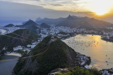 Günbatımı panoramik manzaraya Rio de Janeiro, Brezilya için