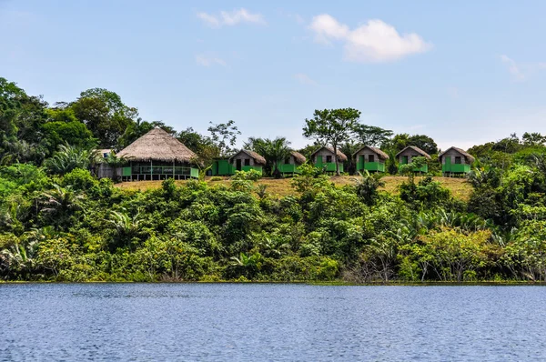Local huts in the Amazon Rainforest, Manaos, Brazil — Stock Photo, Image