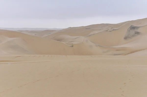 Dunas de arena en el desierto de Huacachina, Perú — Foto de Stock