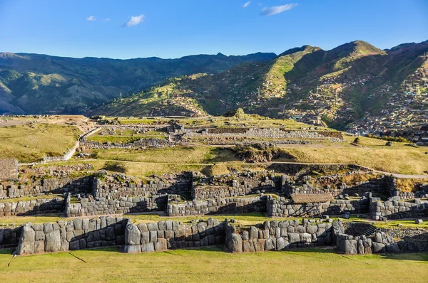 Saqsaywaman 在秘鲁库斯科举行的堡垒的废墟的视图 — 图库照片