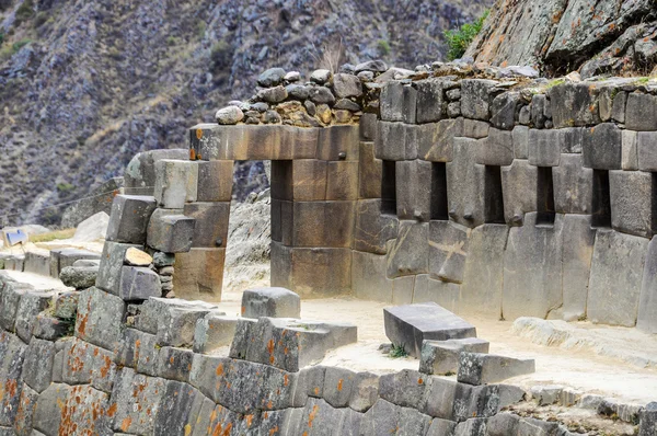 La puerta en Ollantaytambo, Valle Sagrado, Perú — Foto de Stock