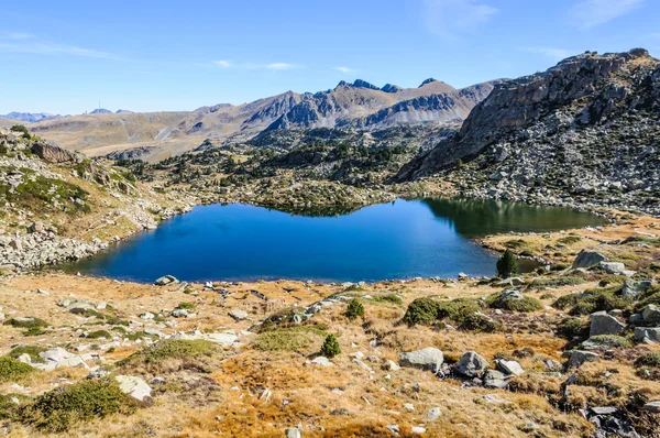 Blick auf die Seen im See pessons, andorra — Stockfoto