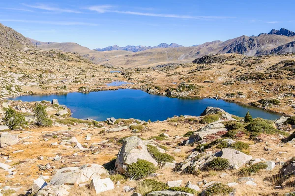 Nézd a tó Pessons, Andorra-tavak — Stock Fotó