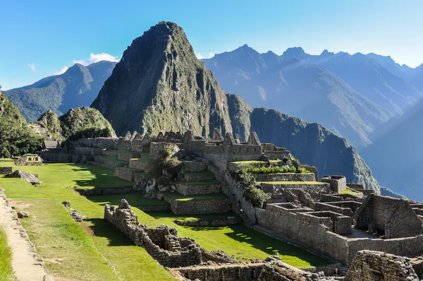 Edificio de ruinas en Machu Picchu, la ciudad sagrada de Incas, Perú — Foto de Stock