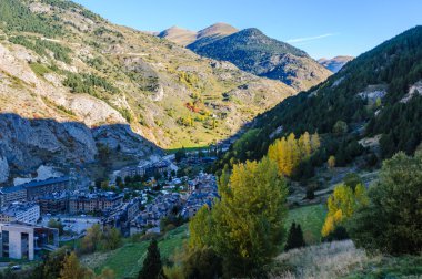 Çevresinde Canillo, Andorra dağlarının görünümü