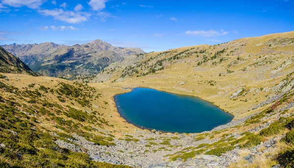 Danau Estanyo di Lembah Sungai Estanyo, Andorra — Stok Foto