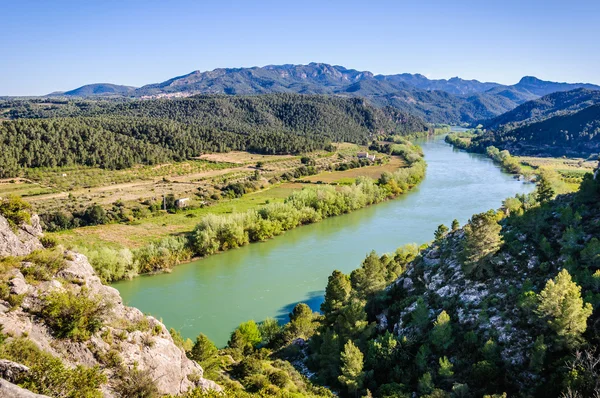 Pohled na řeku Ebro od Miravet hradu, Španělsko — Stock fotografie