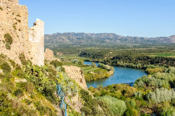 从 Miravet 城堡，西班牙埃布罗河的视图 — 图库照片
