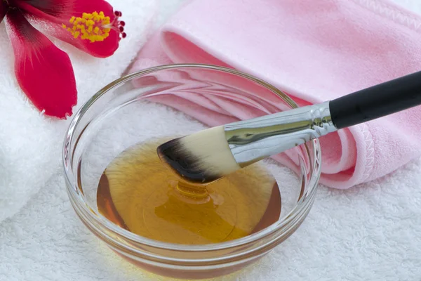 Уход за кожей - мед натуральная маска для лица Стоковое Фото