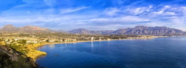 Altea bay, Costa Blanca üzerinde gündoğumu. İspanya, Alicante. Panoramik