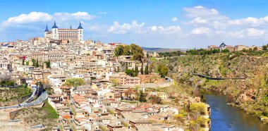 Panoramik manzaralı tarihi Toledo şehir nehir Tajo ile
