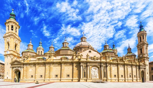 Utsikt över basilikan Virgen del Pilar, Zaragoza, Aragon, — Stockfoto