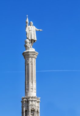İki nokta üst üste kare Christopher Columbus anıt.