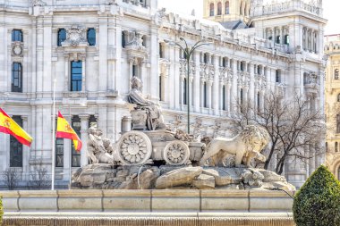 Madrid'da Plaza de Cibeles, Cibeles havuza bir güzel da