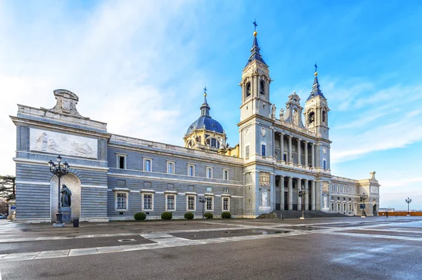 大聖堂アルムデナ、マドリード、スペイン — ストック写真