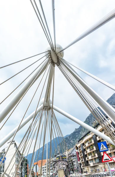 Ponte através do rio Gran Valira em Andorra-a-Velha, Andorra . — Fotografia de Stock