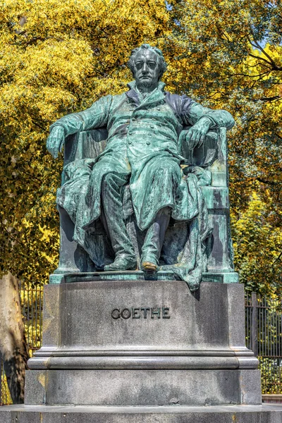 Standbeeld van Johann Wolfgang von Goethe in Wenen, Oostenrijk. — Stockfoto