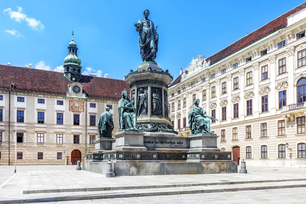 Ferenc császár emlékműve király a Hofburgban. Vienna. — Stock Fotó