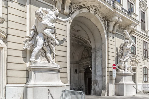 Részlet a híres Hofburg palota, a Heldenplatz Bécsben, Austrias vagy hab. — Stock Fotó