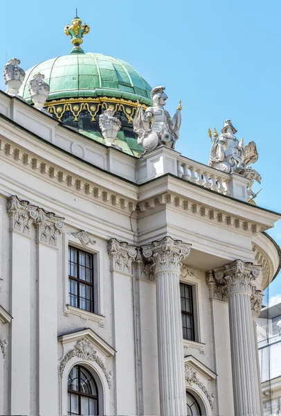 Detalj av Michaelertrakt palace, Hofburg i Wien, Österrike. — Stockfoto