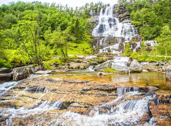 Cascata Tvindefossen, Norvegia . — Foto Stock