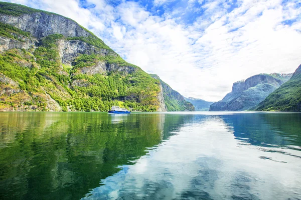 Fjorde in Norwegen und skandinavischer Natur. Neroyfjord. — Stockfoto