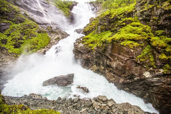 Kjosfossen vattenfall i Flam, Norge. — Stockfoto