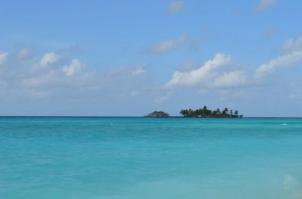 Isola Tropicale Nelle Maldive — Foto Stock