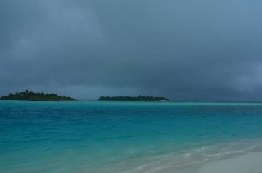 Tropik adaya yağmur yağmadan önce
