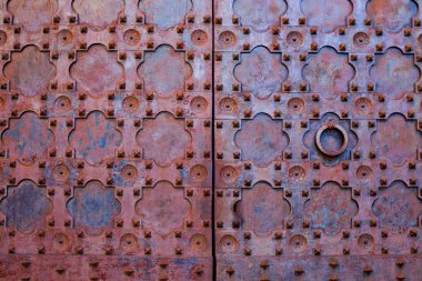 Yapısı eski metal kapı