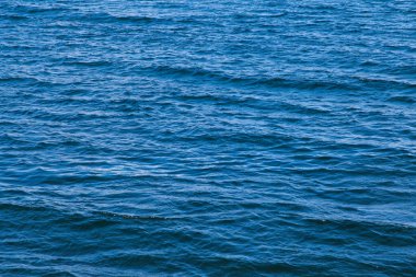 Arka plan için mavi deniz yüzeyi