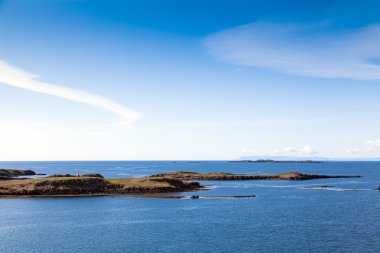 İzlanda deniz manzarası adalar