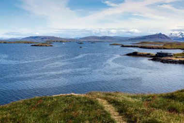 İzlanda deniz manzarası adalar