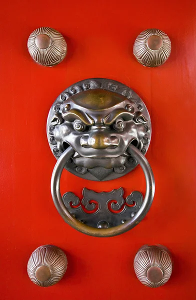 Decorazione della porta al tempio buddista — Foto Stock