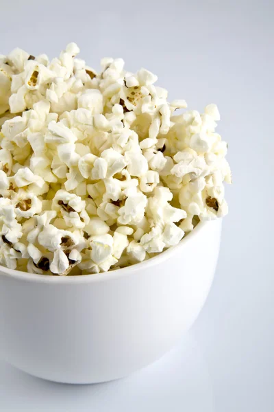 Popcorn in einer Schüssel — Stockfoto